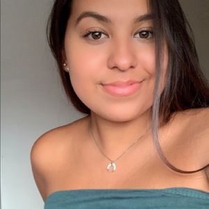 Meet your Posher, Alicia